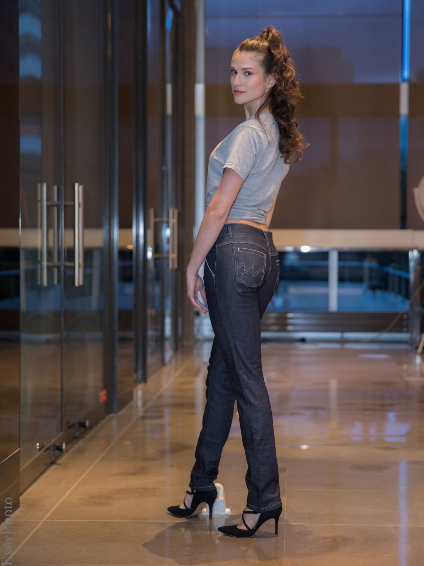 Jean slim femme, poches grises. Made in Vosges.